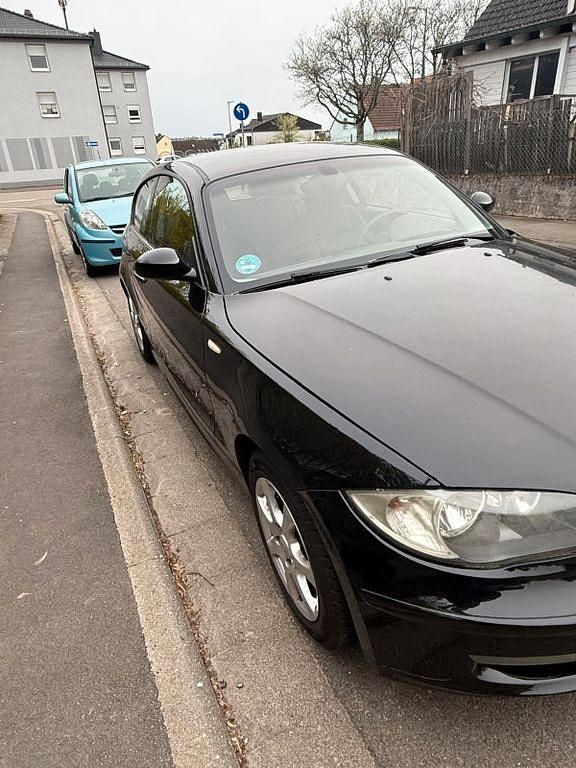 Second-hand BMW 118 143 CP (105 kW) 2007 Negru Hatchback