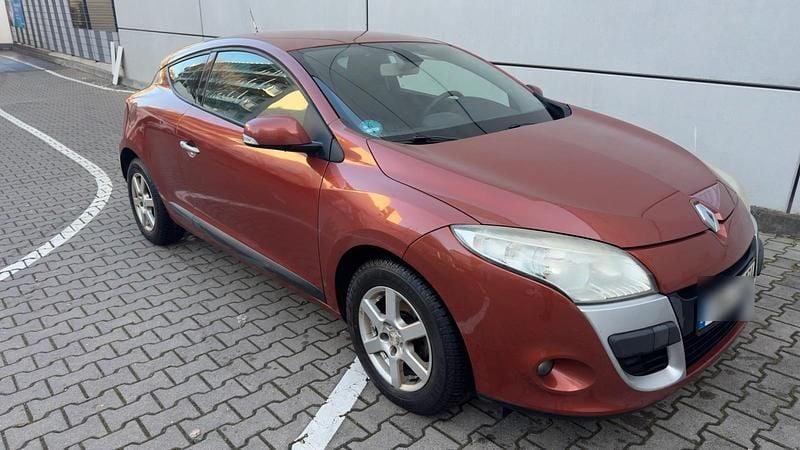 Orange Gebraucht 2009 Renault Mégane Coupé Coupé | 2.950 € - Bild 1/4