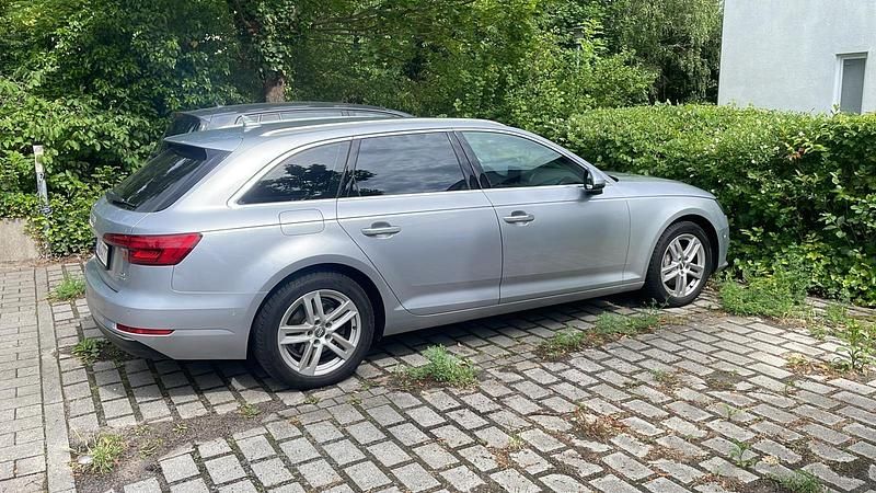 Silber Gebraucht 2016 Audi A4 Kombi | 16.900 € (Teuer) - Bild 1/4