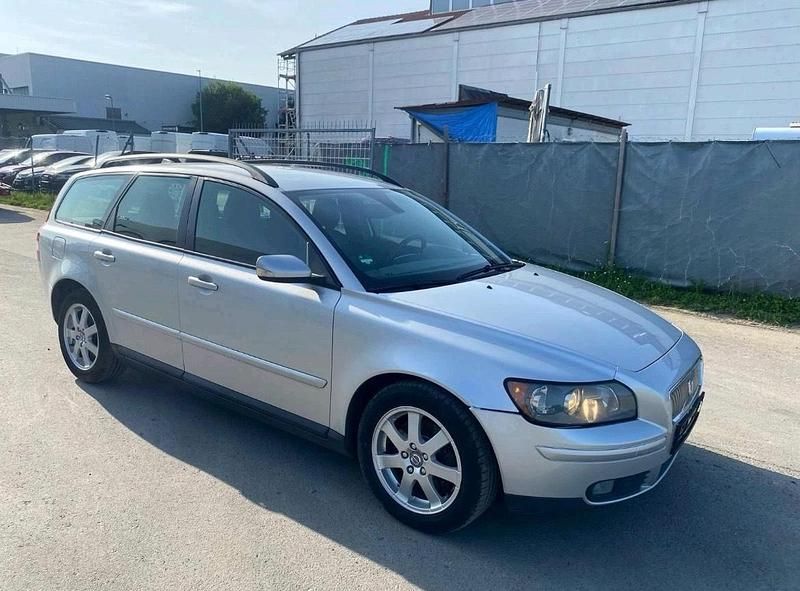 Silber Gebraucht 2005 Volvo V50 Summum Kombi | 4.999 € - Bild 1/4