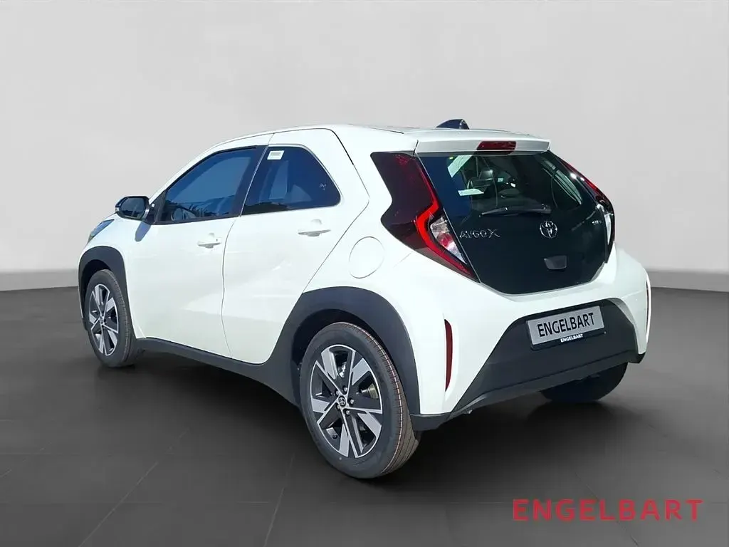 Neu Toyota Aygo X Active 116 PS (85 kW) 2026 Super white SUV