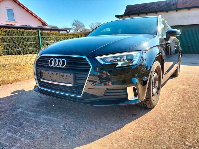 Gebraucht Audi A3 Sport 116 PS (85 kW) 2018 Schwarz Limousine