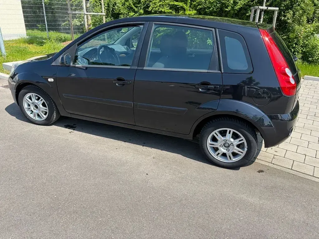 Gebraucht Ford Fiesta Ambiente 69 PS (50 kW) 2007 Schwarz Kleinwagen