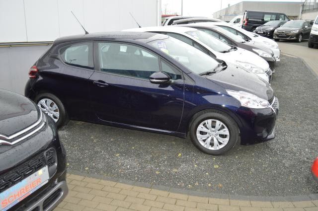 Gebraucht Peugeot 208 Active 92 PS (67 kW) 2014 Blau metallic Kleinwagen