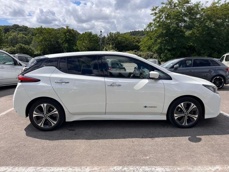 Gebraucht Nissan Leaf Tekna 110 kW (150 PS) 2018 Weiß Kleinwagen