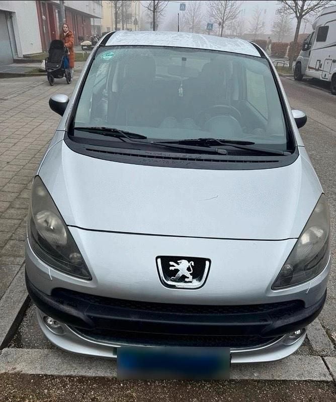 Gebraucht Peugeot 1007 88 PS (64 kW) 2007 Silber Van / Kleinbus