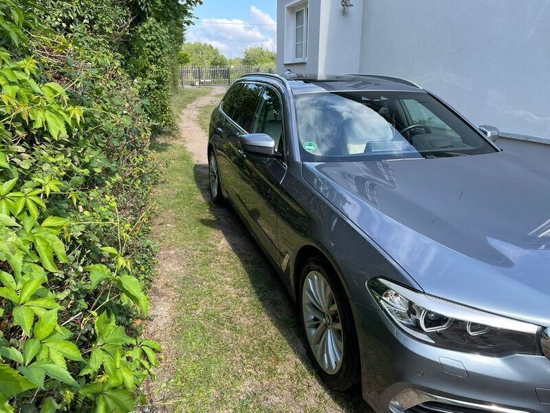 Grau Gebraucht 2017 BMW 540 Luxury Line Limousine | 34.900 € (Teuer) - Bild 1/4