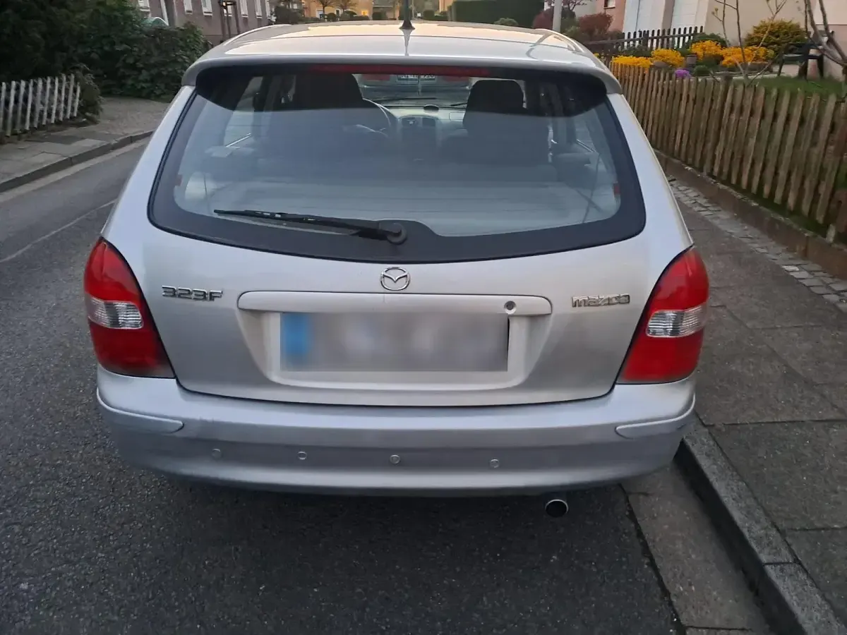 Gebraucht Mazda 323F Inclusive 95 PS (69 kW) 2001 Silber Kombi