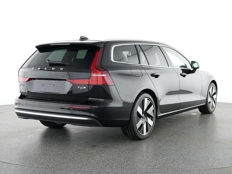 Gebraucht Volvo V60 Plus 398 PS (292 kW) 2025 Onyx black / metallic Kombi