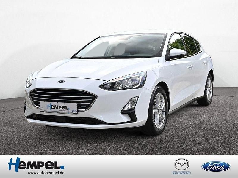 Weiss / frozen white Gebraucht 2021 Ford Focus Cool & Connect Limousine | 15.490 € (Fairer Preis) - Bild 1/4