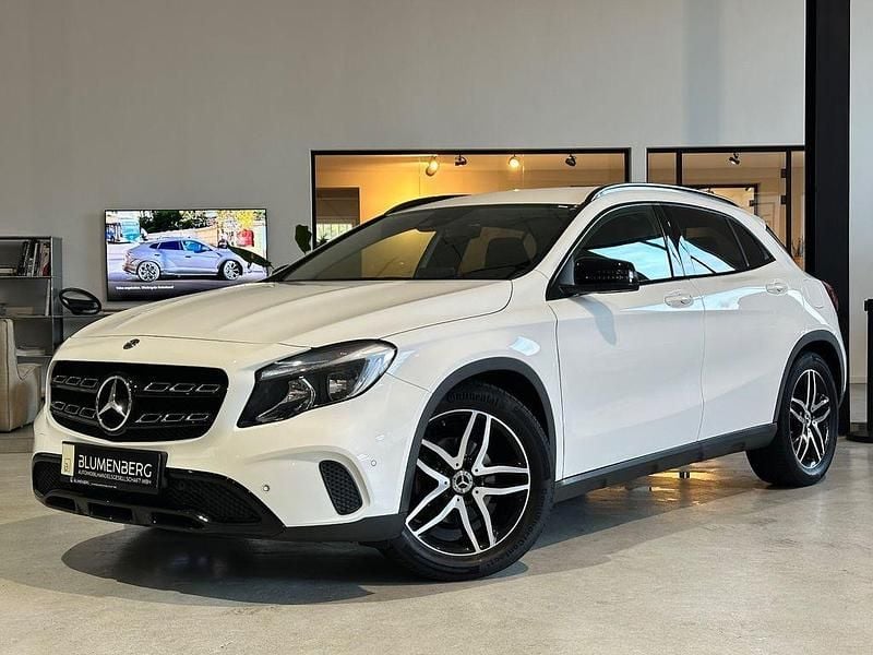 Weiß Gebraucht 2019 Mercedes GLA220 Business SUV | 19.980 € (Guter Preis) - Bild 1/4