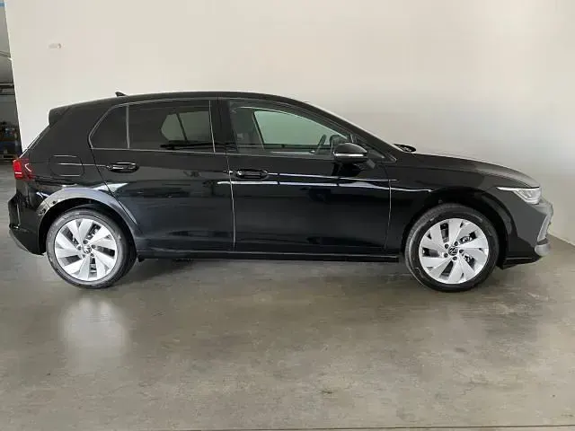 Neu VW Golf VIII Life 116 PS (85 kW) 2026 Silber Limousine