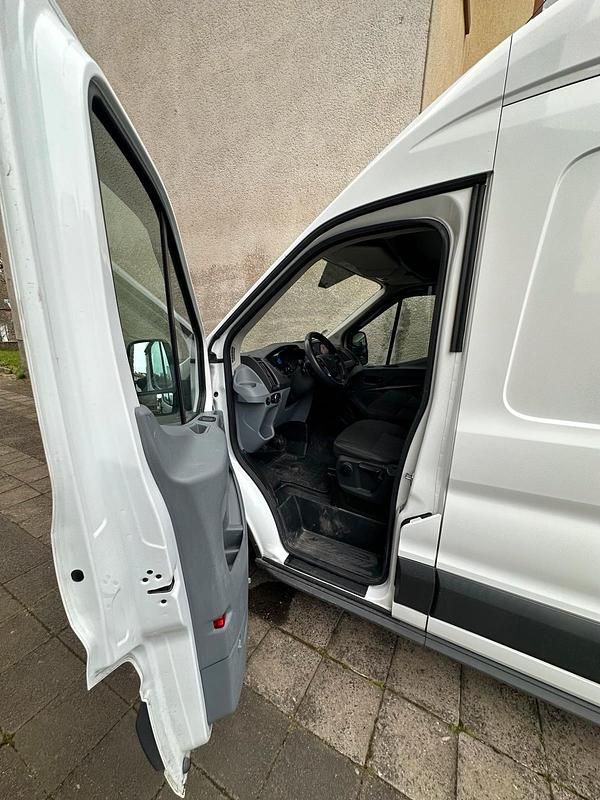 Second-hand Ford Transit 130 CP (95 kW) 2019 Alb Monovolum