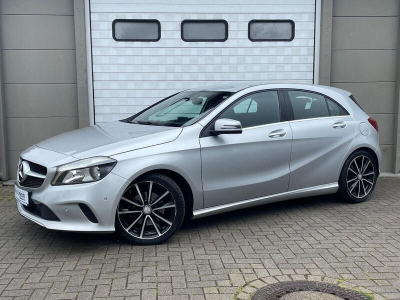 Silber Gebraucht 2016 Mercedes A180 Kleinwagen | 15.900 € (Fairer Preis) - Bild 1/4