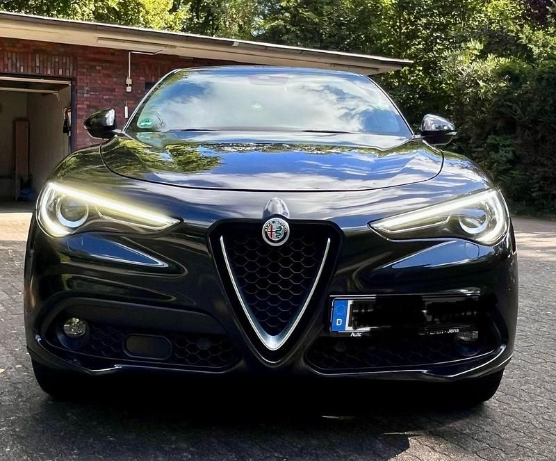 Schwarz Gebraucht 2018 Alfa Romeo Stelvio Ti SUV | 22.500 € (Fairer Preis) - Bild 1/4