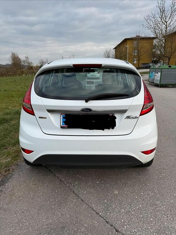 Gebraucht Ford Fiesta 68 PS (50 kW) 2009 Weiß Kleinwagen