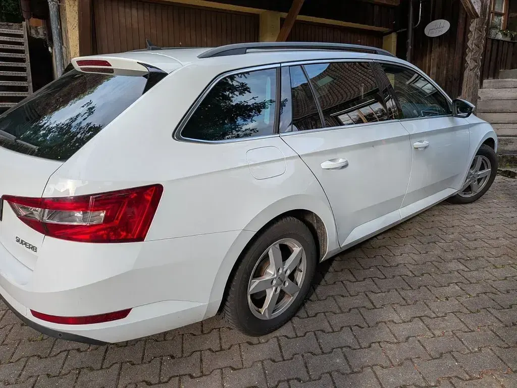 Gebraucht Skoda Superb Ambition 190 PS (139 kW) 2017 Weiß Kombi