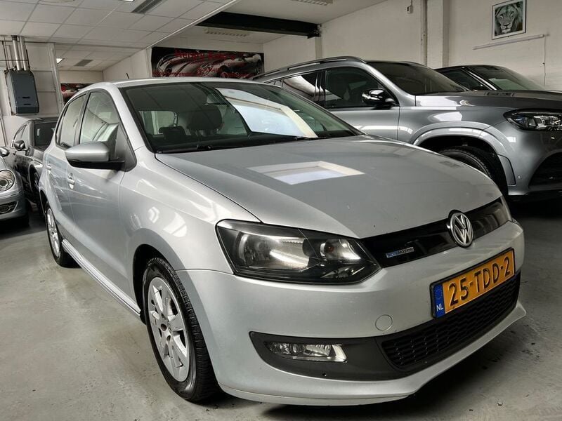 Grau Gebraucht 2012 VW Polo Limousine | 3.850 € (Superpreis) - Bild 1/4