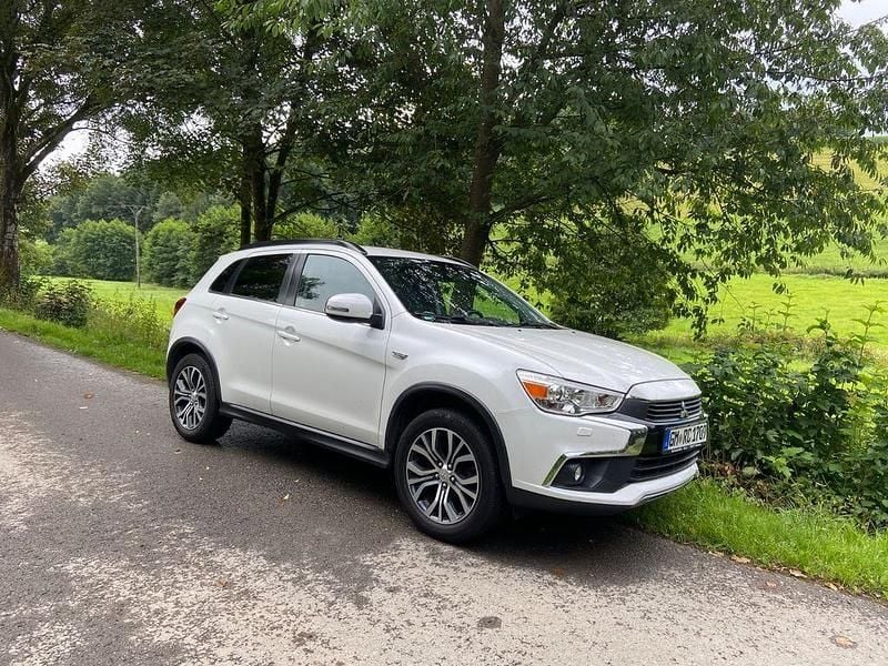 Weiß Gebraucht 2017 Mitsubishi ASX Diamant Edition SUV | 10.800 € (Fairer Preis) - Bild 1/4