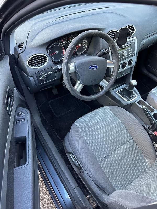 Second-hand Ford Focus 101 CP (74 kW) 2006 Negru Berlinǎ