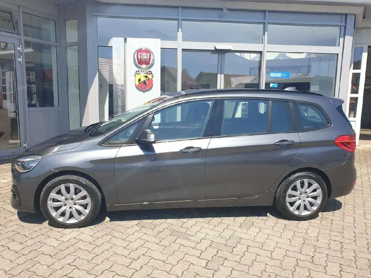 Gebraucht BMW 218 Advantage 150 PS (110 kW) 2021 Mineralgrau metallic Van / Kleinbus