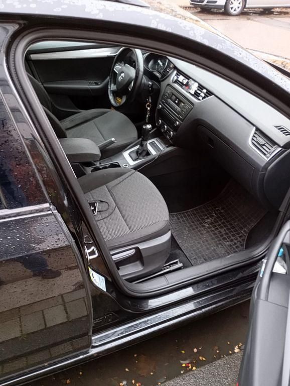 Gebraucht Skoda Octavia Active 105 PS (77 kW) 2014 Schwarz Kleinwagen