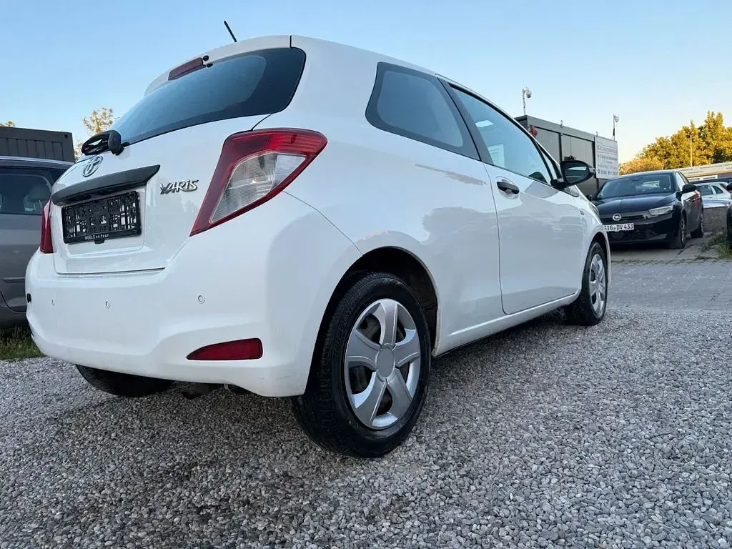 Gebraucht Toyota Yaris Cool 69 PS (50 kW) 2012 Weiß Kleinwagen