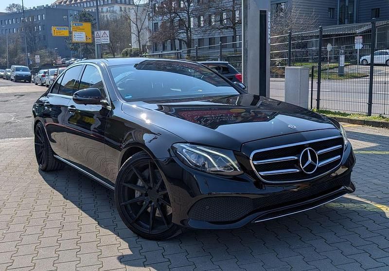 Gebraucht Mercedes E400 Avantgarde 340 PS (250 kW) 2019 Schwarz Limousine