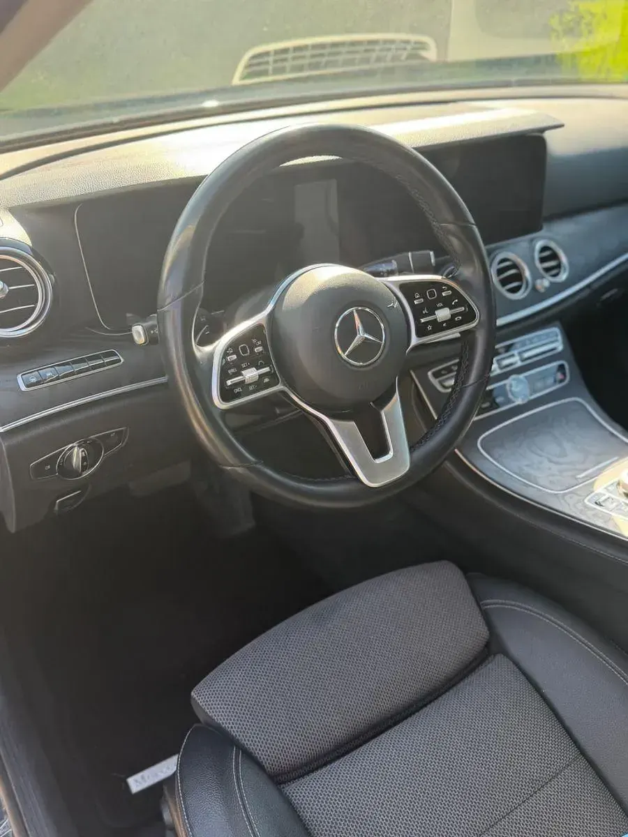 Second-hand Mercedes E300 306 CP (225 kW) 2020 Albastru Berlinǎ