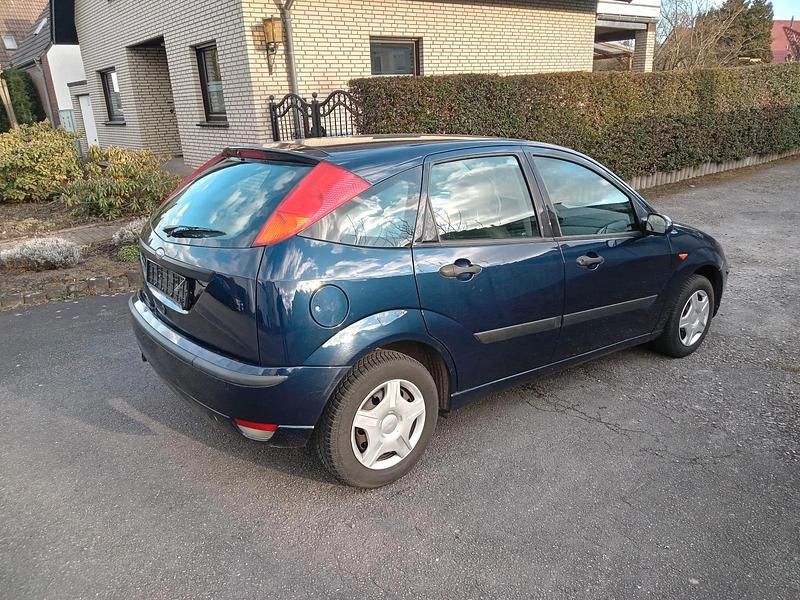 Gebraucht Ford Focus 101 PS (74 kW) 2002 Blau Limousine