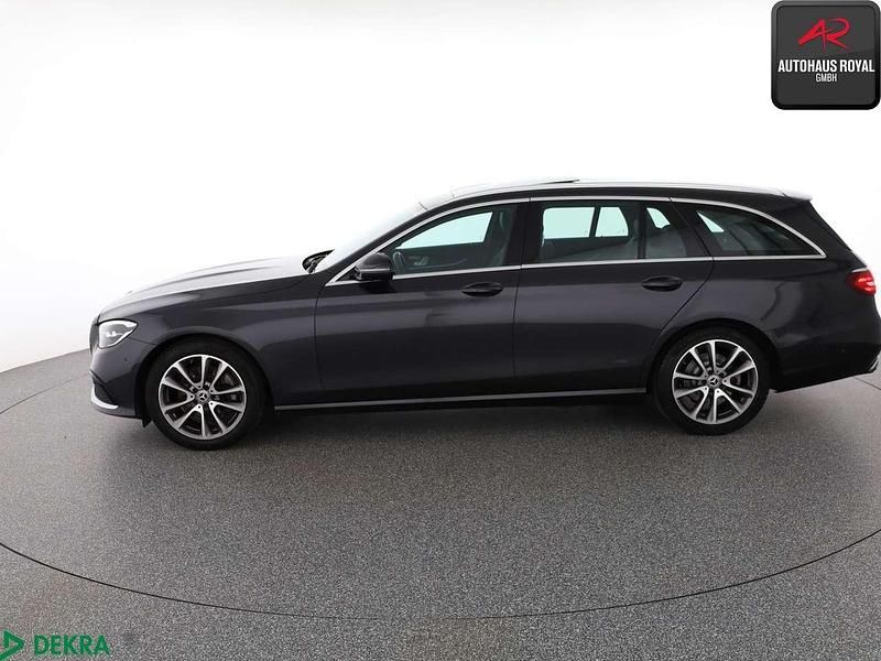 Gebraucht Mercedes E220 200 PS (147 kW) 2022 Grafitgrau Kombi
