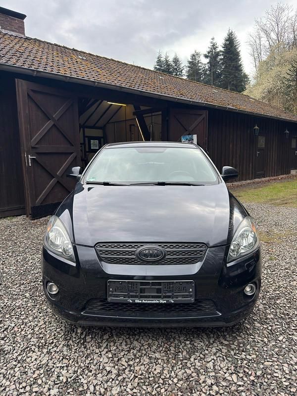 Gebraucht Kia Ceed 126 PS (92 kW) 2009 Schwarz Kleinwagen