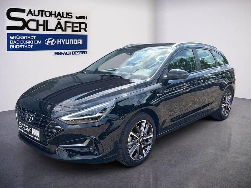 Abyss black / mic Gebraucht 2024 Hyundai i30 Trend Kombi | 22.280 € (Fairer Preis) - Bild 1/4