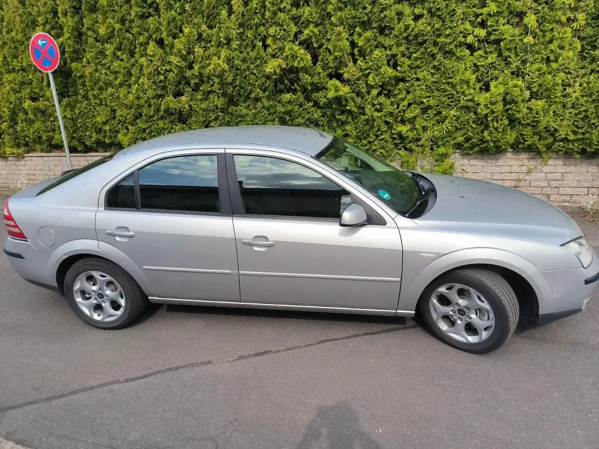 Gebraucht Ford Mondeo Trend 131 PS (96 kW) 2005 Silber Limousine