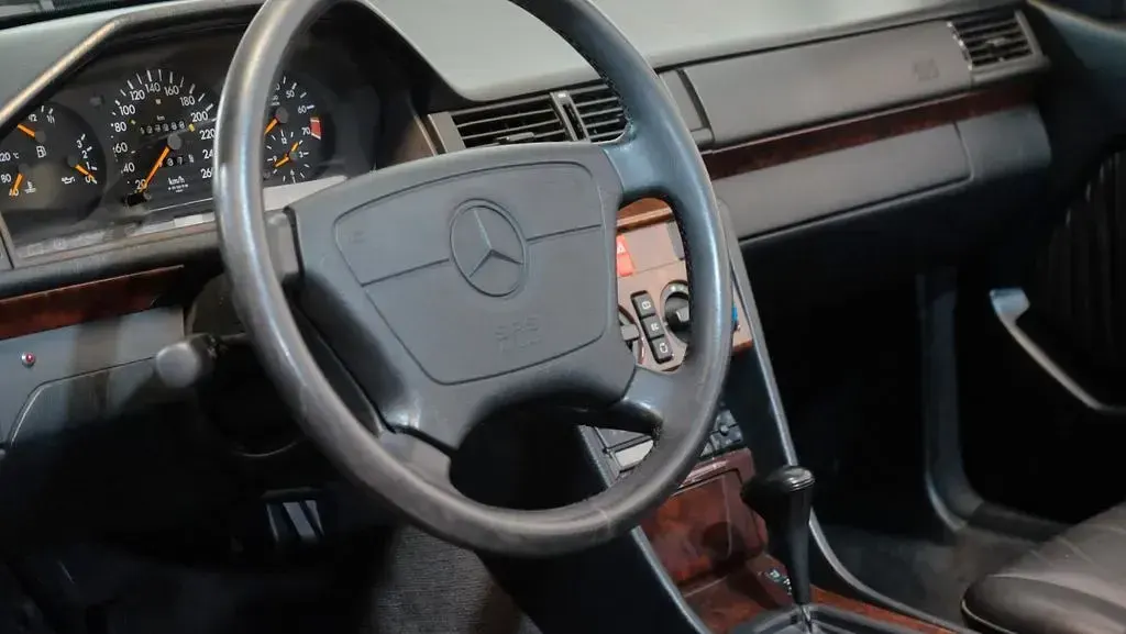 Gebraucht Mercedes E320 220 PS (161 kW) 1995 Blau Cabrio