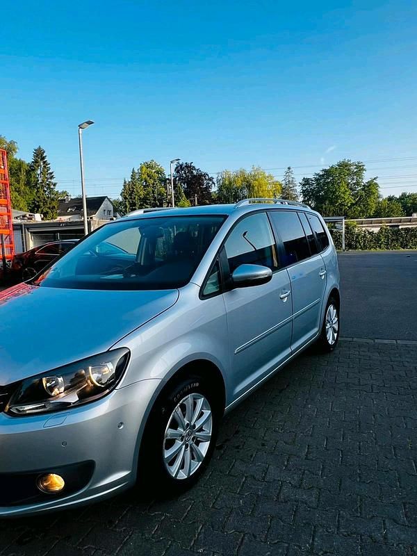 Gebraucht VW Touran 150 PS (110 kW) 2011 Silber Van / Kleinbus