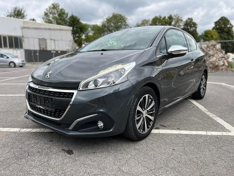 Grau Gebraucht 2016 Peugeot 208 Kleinwagen | 5.950 € (Guter Preis) - Bild 1/4
