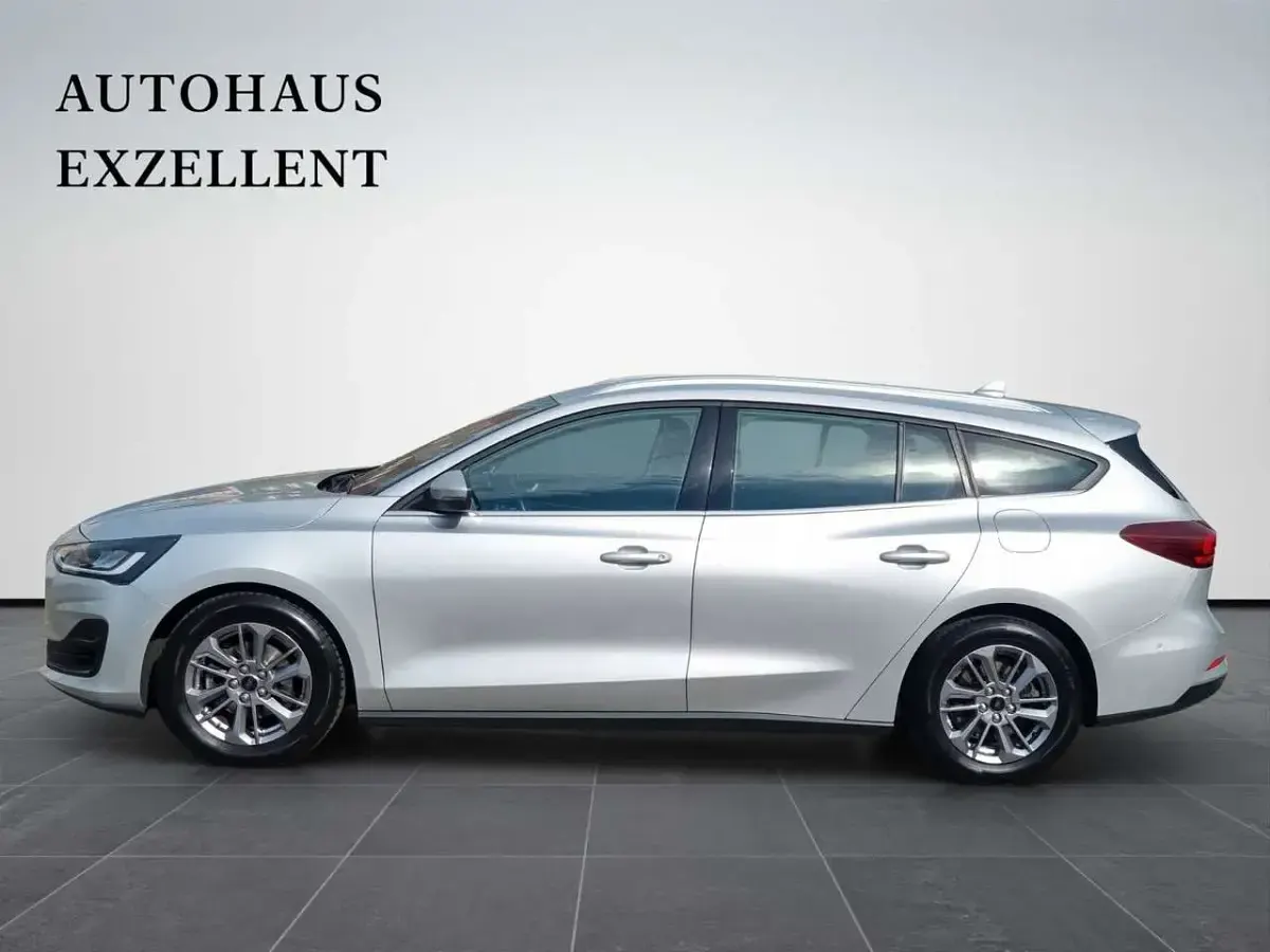 Gebraucht Ford Focus Titanium 120 PS (88 kW) 2022 Silber Kombi