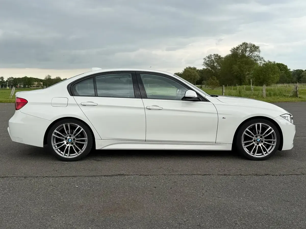 Gebraucht BMW 318 M Sport 136 PS (100 kW) 2017 Weiß Limousine