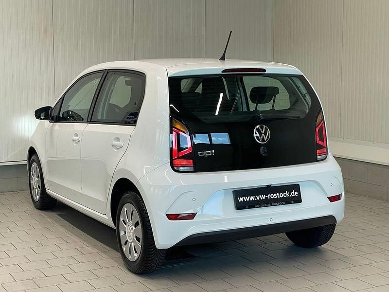 Second-hand VW up! 65 CP (47 kW) 2023 Alb Hatchback