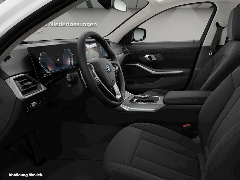 Gebraucht BMW 330e 184 PS (135 kW) 2023 Weiß Kombi