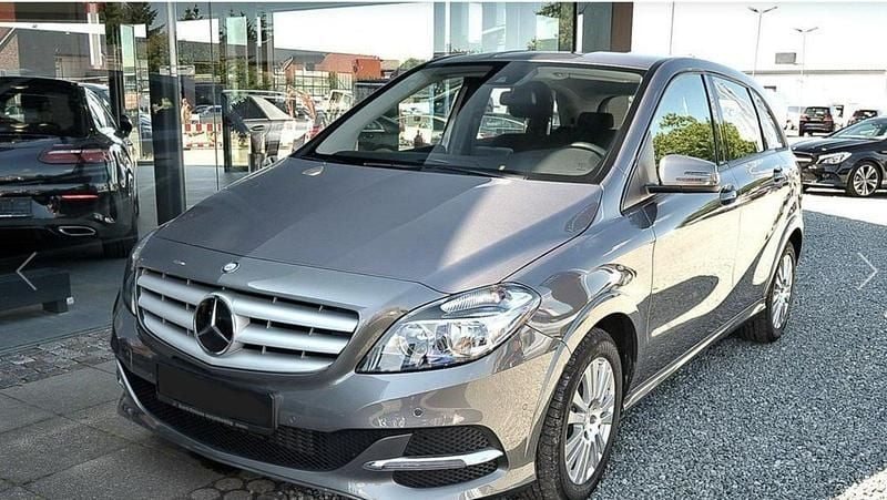 Grau Gebraucht 2014 Mercedes B200 Van / Kleinbus | 12.500 € (Guter Preis) - Bild 1/4