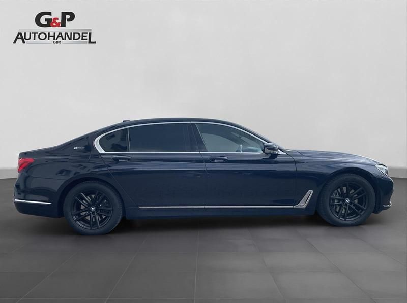 Gebraucht BMW 740 Sport Line 273 PS (200 kW) 2018 Blau Limousine