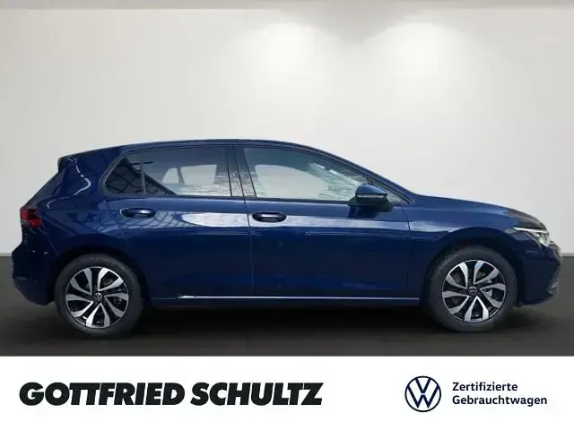 Usata VW Golf VIII Active 150 CV (110 kW) 2023 Blu Berlina