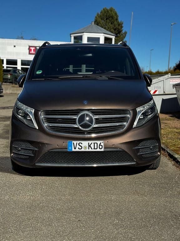 Gebraucht Mercedes V250 Avantgarde 204 PS (150 kW) 2017 Braun Van / Kleinbus