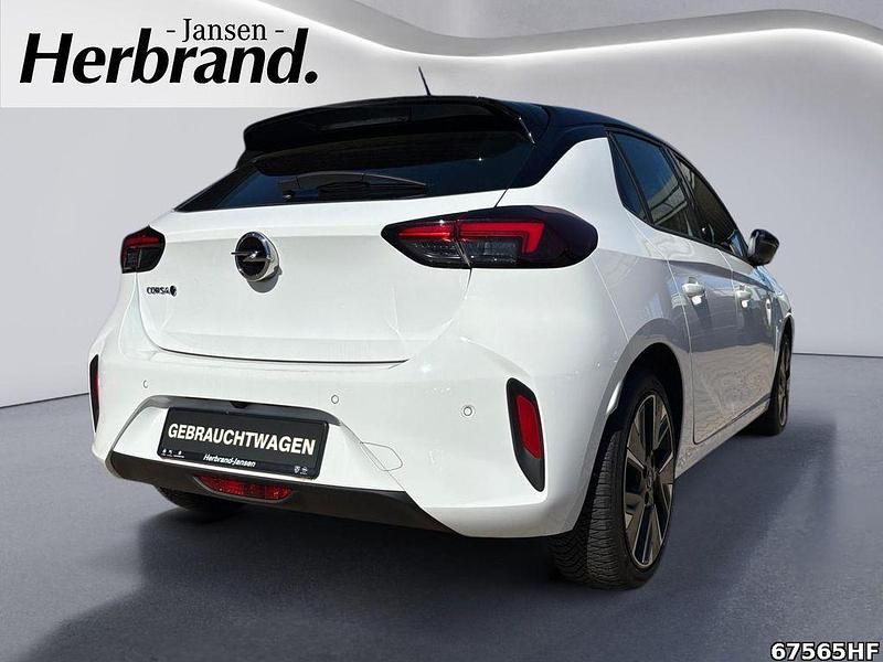 Gebraucht Opel Corsa-e GS Line 100 kW (136 PS) 2022 Jade weiss/arktis weiss Kleinwagen