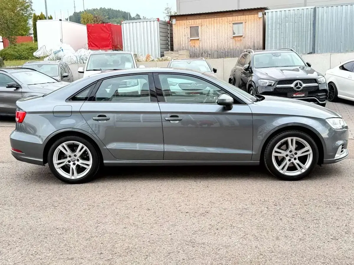 Gebraucht Audi A3 Sport 116 PS (85 kW) 2018 Grau Limousine