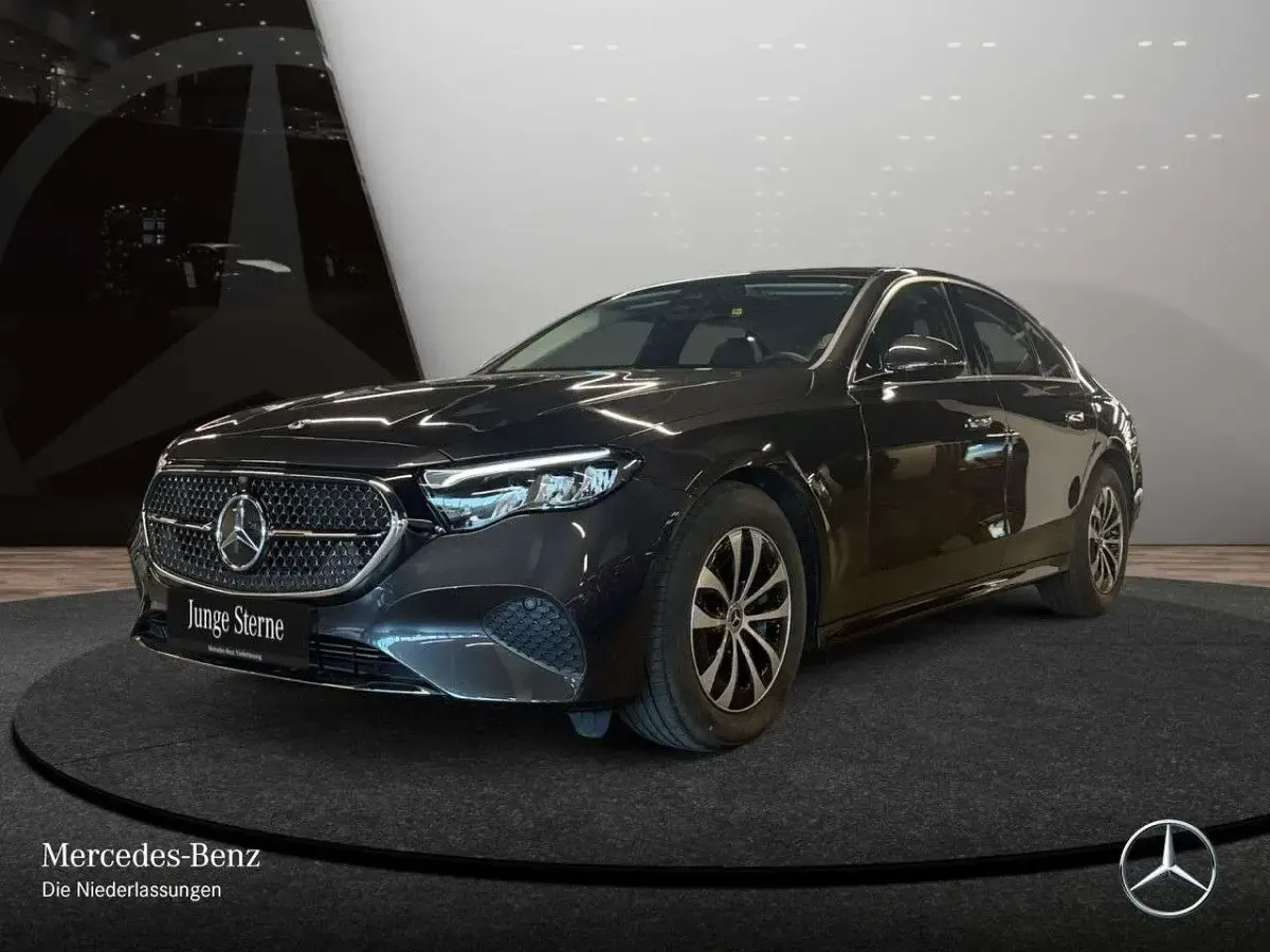 Gebraucht Mercedes E200 Advanced 204 PS (150 kW) 2025 Grau Limousine