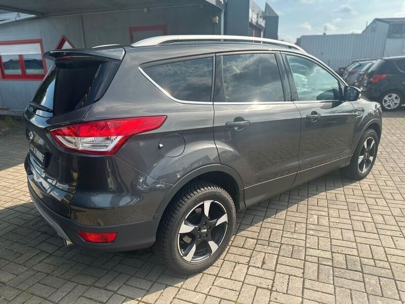 Gebraucht Ford Kuga Titanium 179 PS (131 kW) 2015 Grau SUV