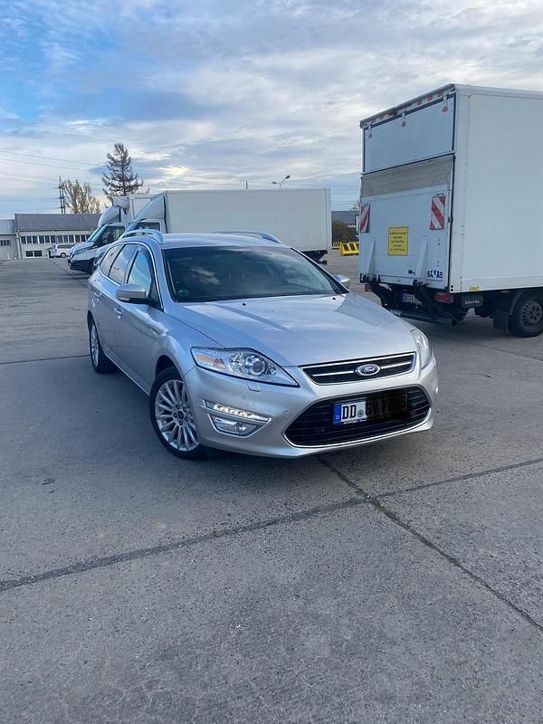 Silber Gebraucht 2011 Ford Mondeo Titanium Kombi | 5.500 € - Bild 1/4